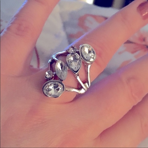 ❤️5 for $15 Silver multi rhinestone stretch ring.